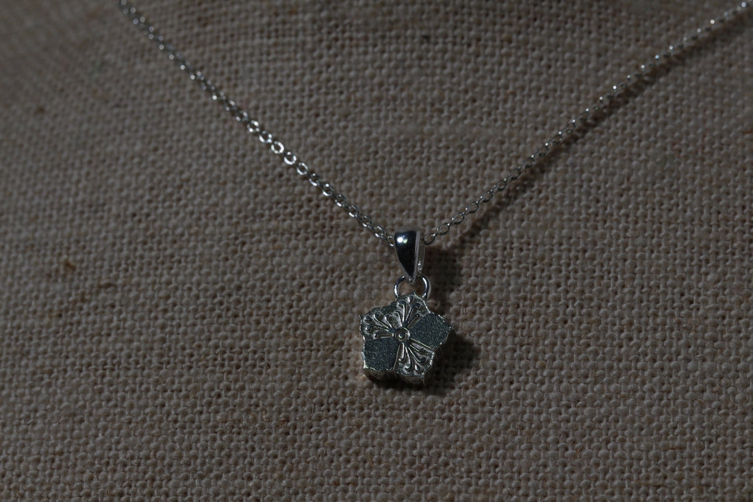 오얏꽃-컬렉션-The-Plum-Blossom-Collection-단아한-한-송이-꽃-전통의-품격을-담다. nawoljewelry