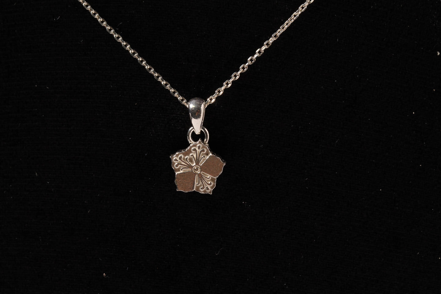 오얏꽃 무늬 목걸이(Plum Blossom Pendant) nawoljewelry