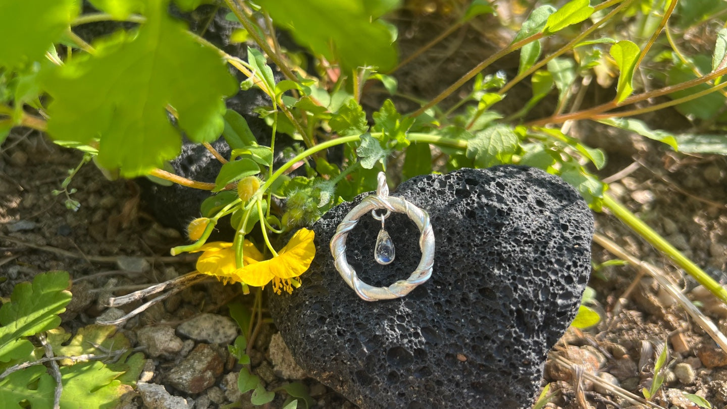 문스톤 덩굴 목걸이(Moonstone Vine Necklace) nawoljewelry