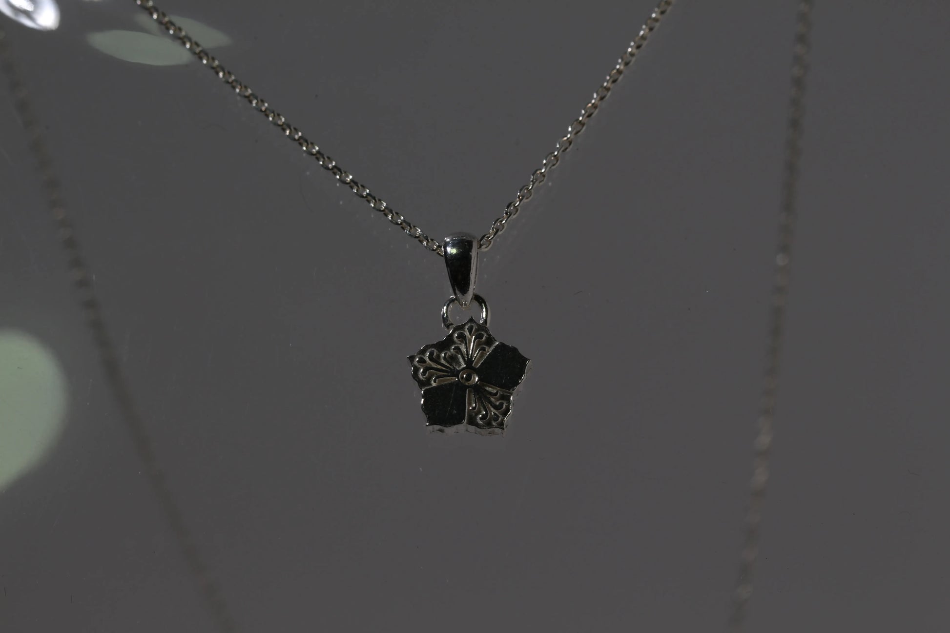 오얏꽃 무늬 목걸이(Plum Blossom Pendant) nawoljewelry