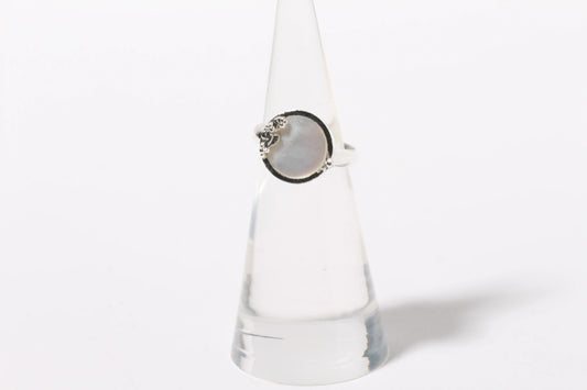 포도무늬 벼루 반지 (Grape Motif Mother-of-Pearl Ring)