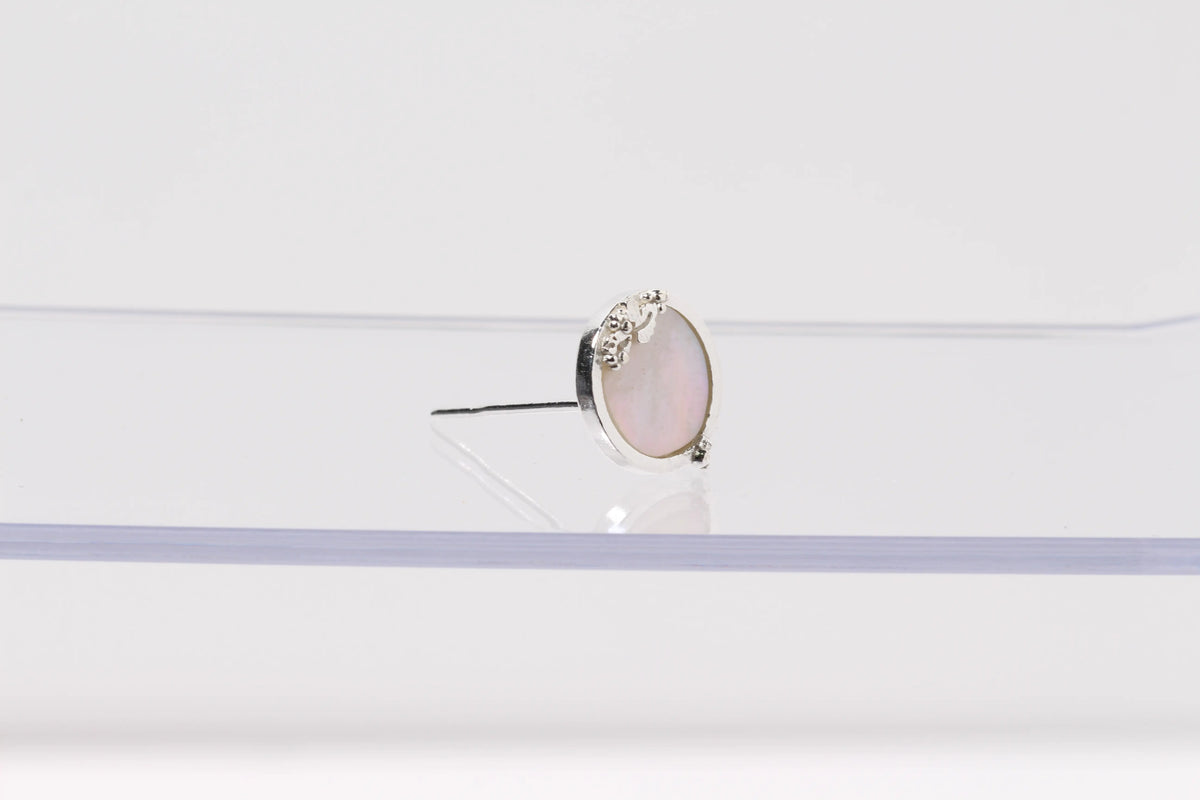 포도무늬 벼루 자개 귀걸이 (Grape Motif Mother-of-Pearl Earrings)