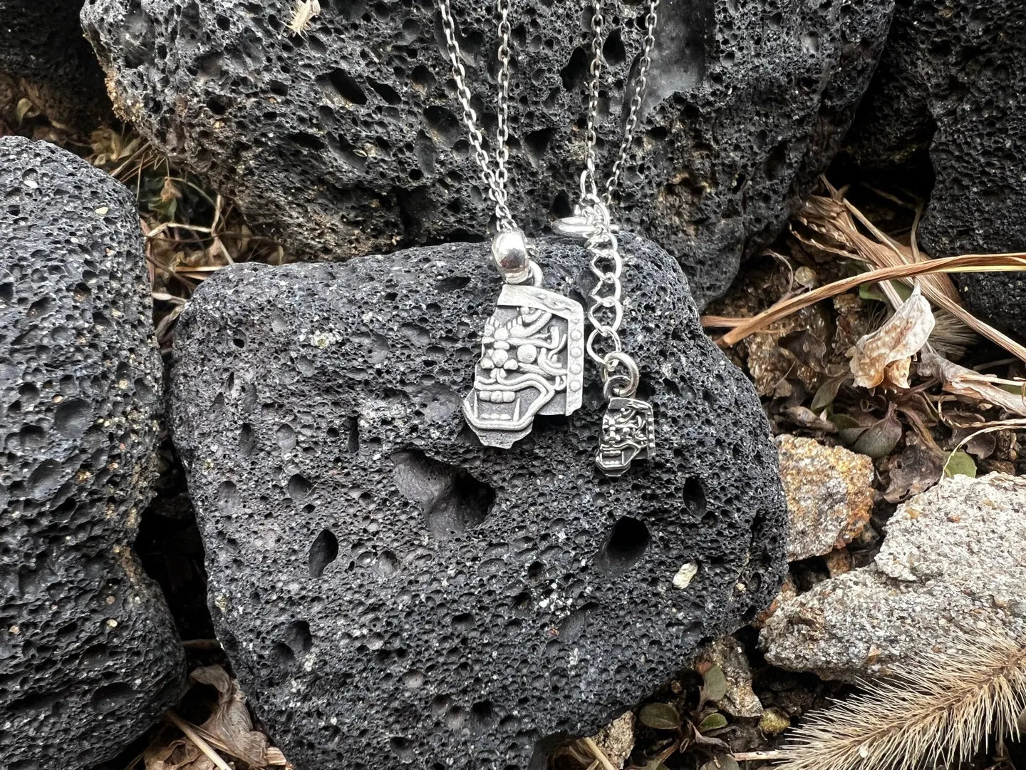 깨진 귀면와 펜던트(Broken Gwimyeonwa Pendant) nawoljewelry
