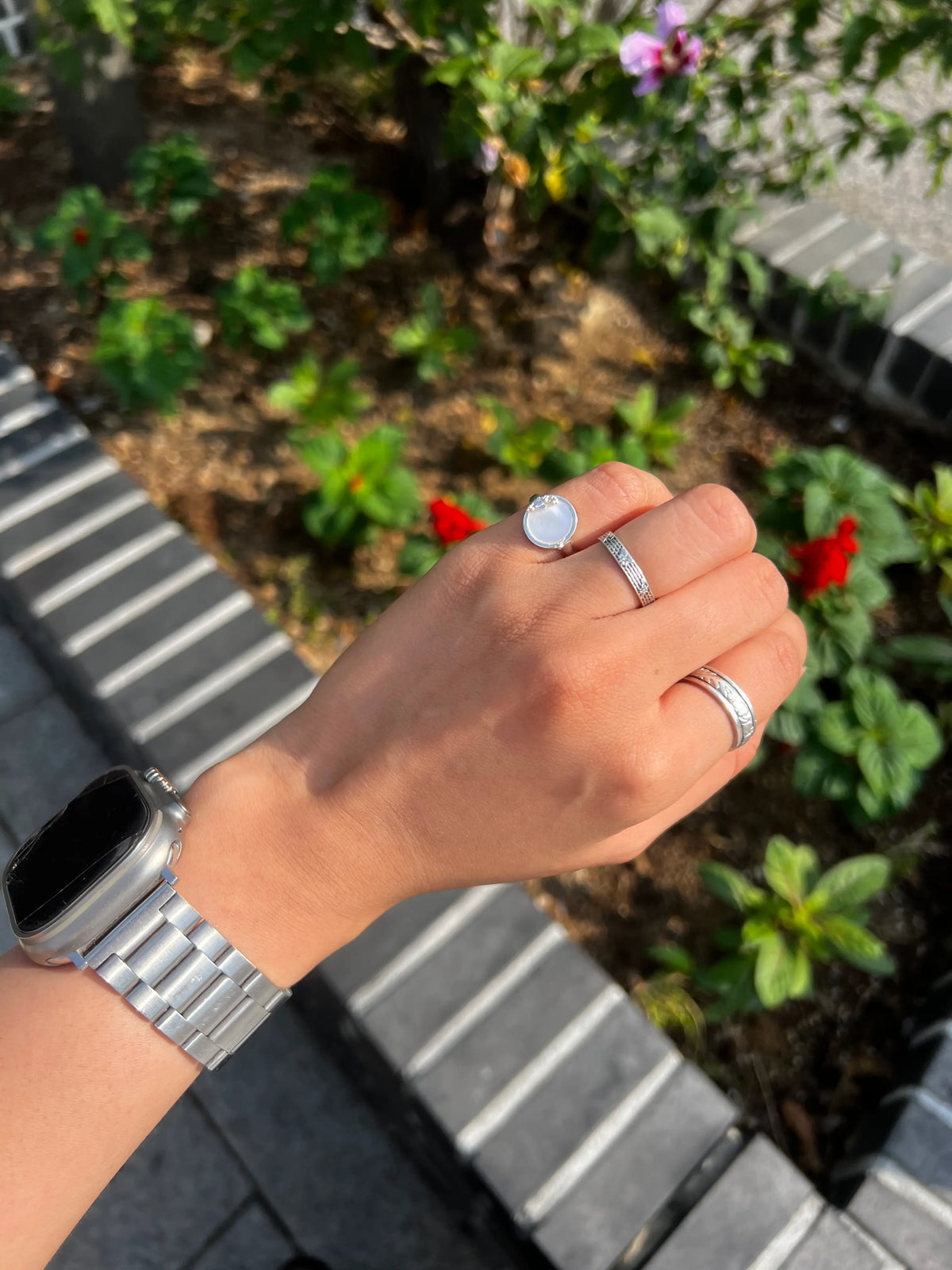 포도무늬 벼루 반지 (Grape Motif Mother-of-Pearl Ring)