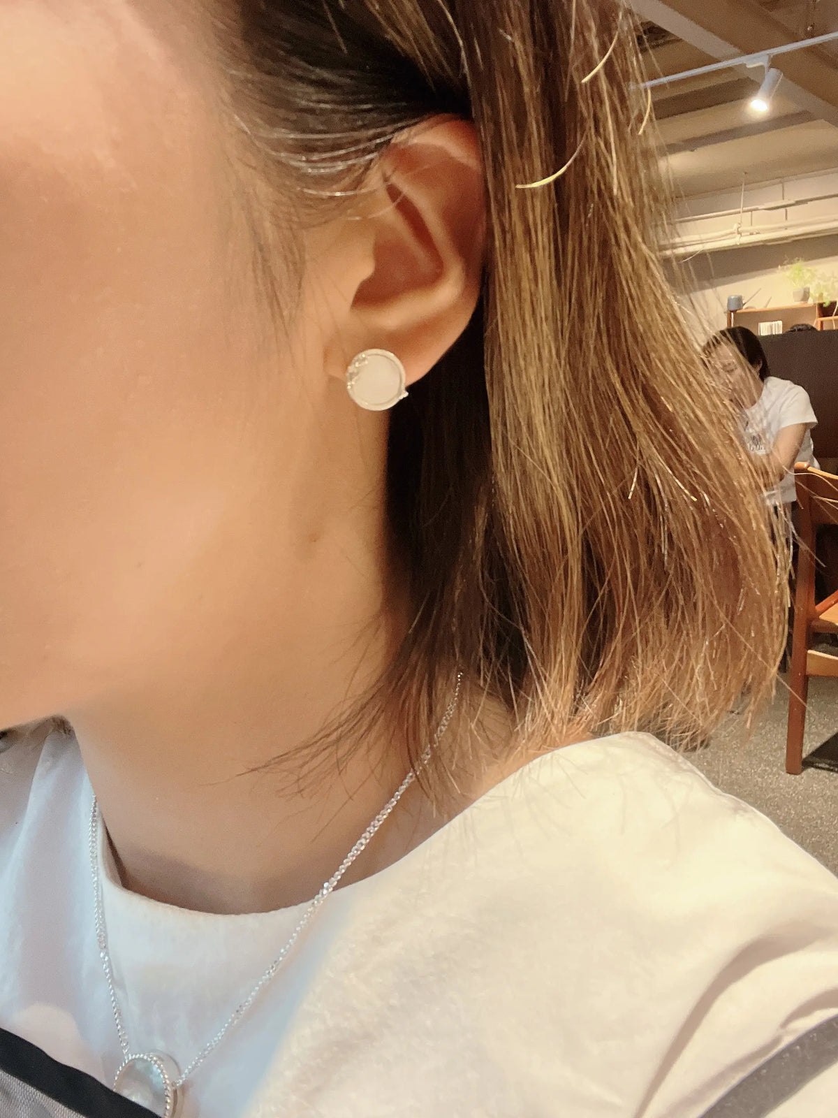 포도무늬 벼루 자개 귀걸이 (Grape Motif Mother-of-Pearl Earrings)