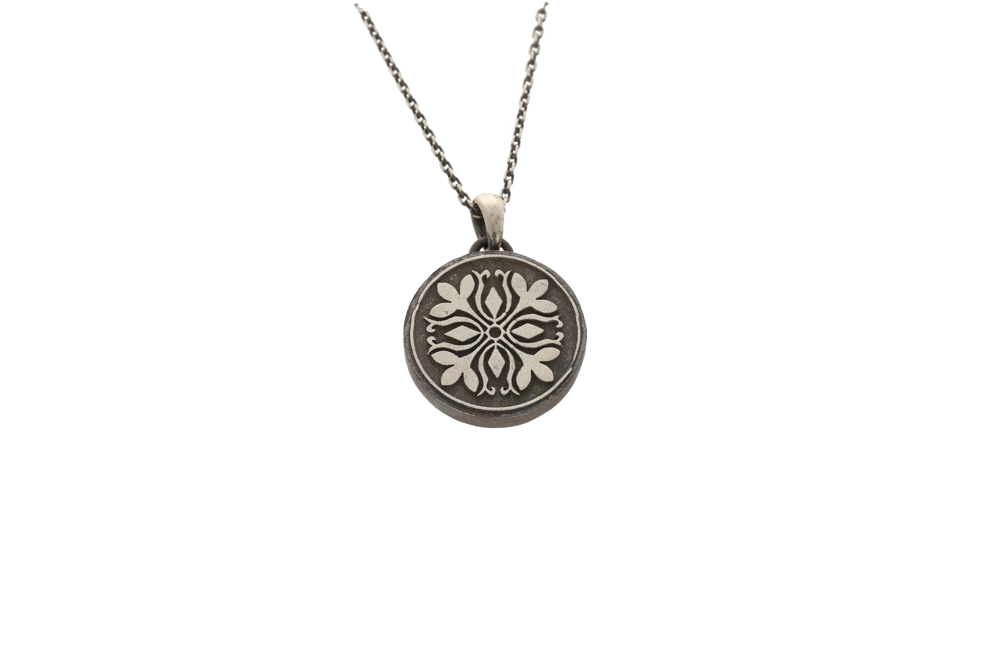 원형 단청 목걸이 Harmony (Harmony Dancheong Pendant) nawoljewelry